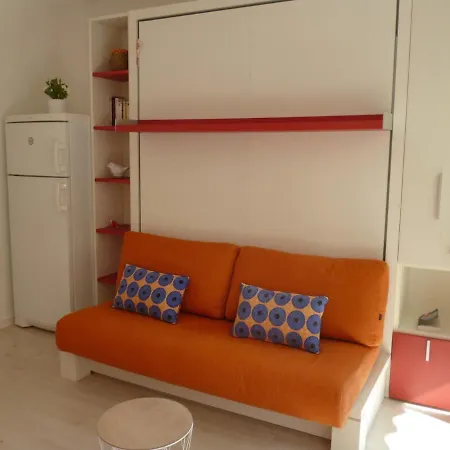 Lumineux Avec Belle Terrasse Sur Espaces Verts, 100m Apartman *
