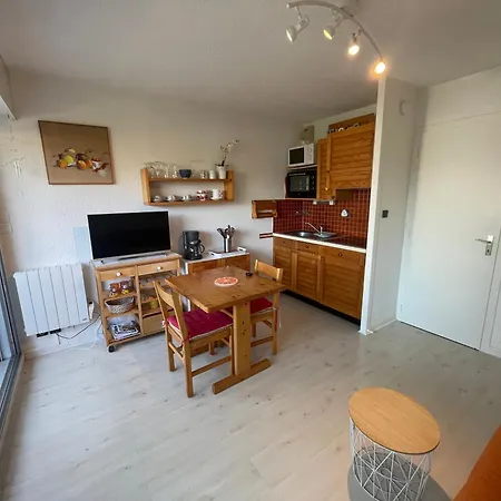 Lumineux Avec Belle Terrasse Sur Espaces Verts, 100m Apartman