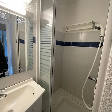 Lumineux Avec Belle Terrasse Sur Espaces Verts, 100m Apartman *
